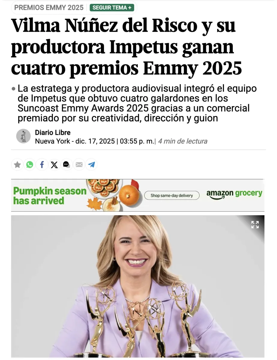 Vilma Núñez con las estatuillas Emmy® en Diario Libre